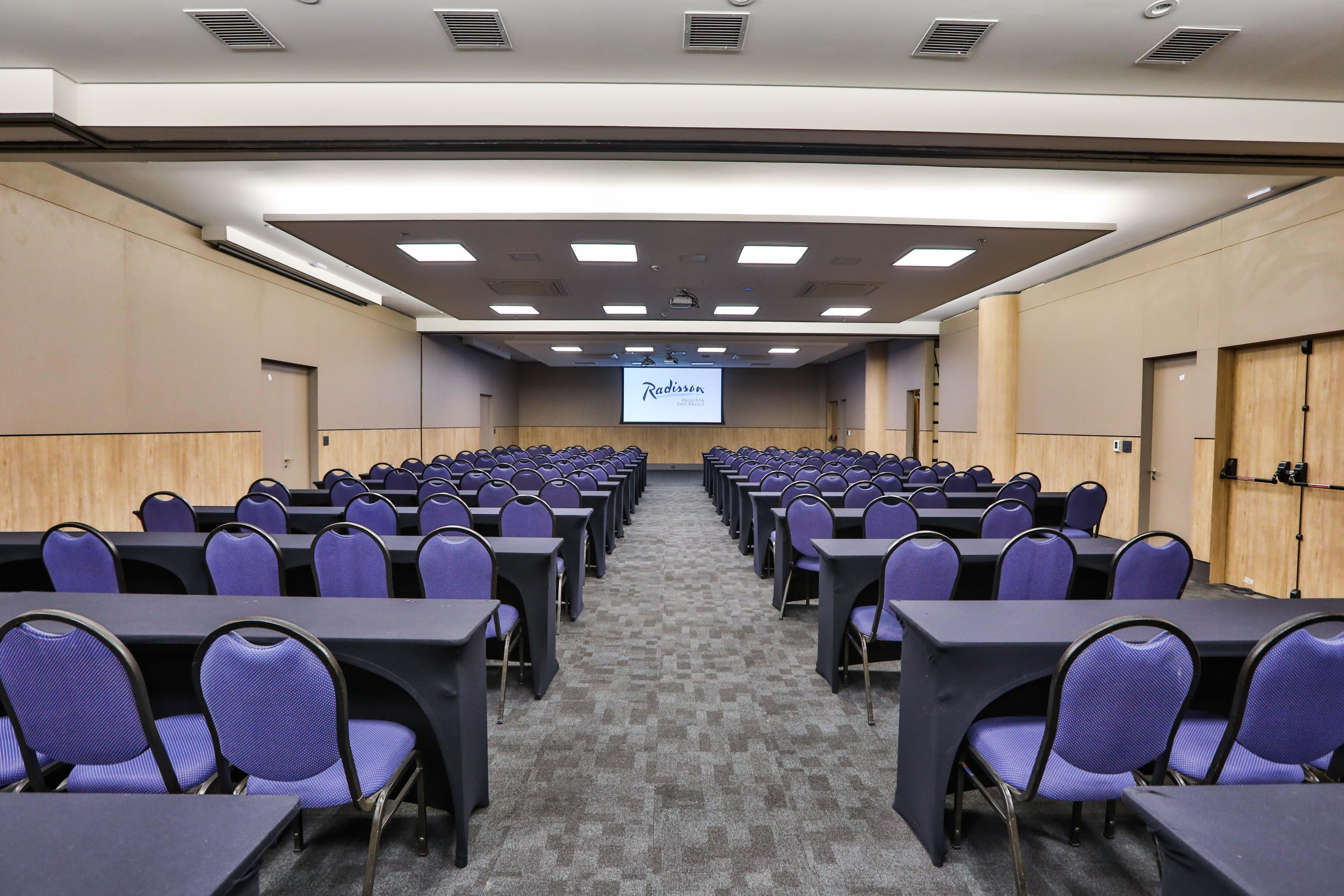 Radisson Sao Paulo Paulista Hotel Bagian luar foto A typical classroom at the University of the Philippines Diliman