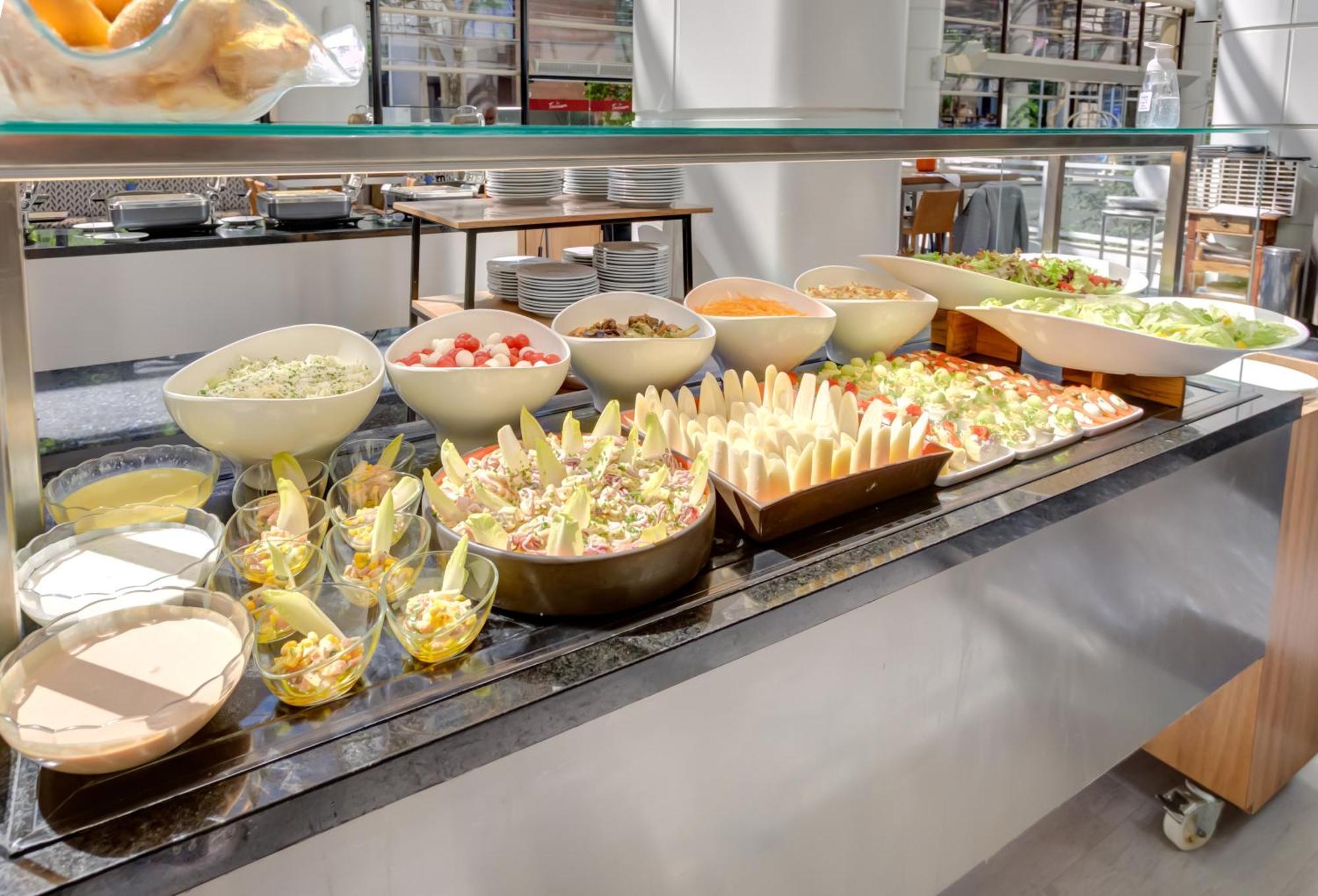 Radisson Sao Paulo Paulista Hotel Bagian luar foto A salad bar