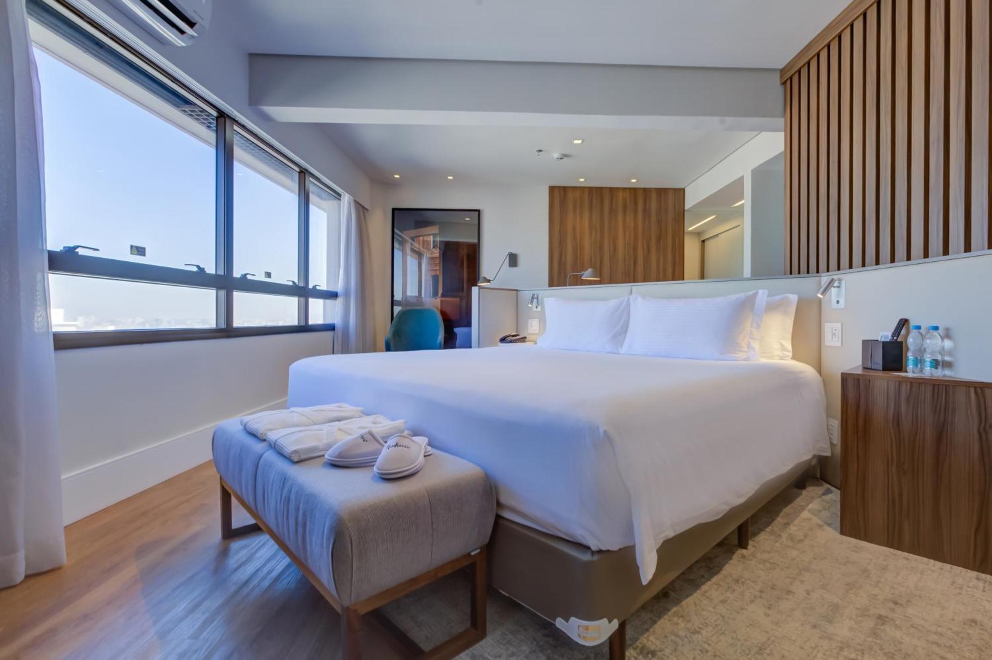 Radisson Sao Paulo Paulista Hotel Bagian luar foto A bedroom at the hotel