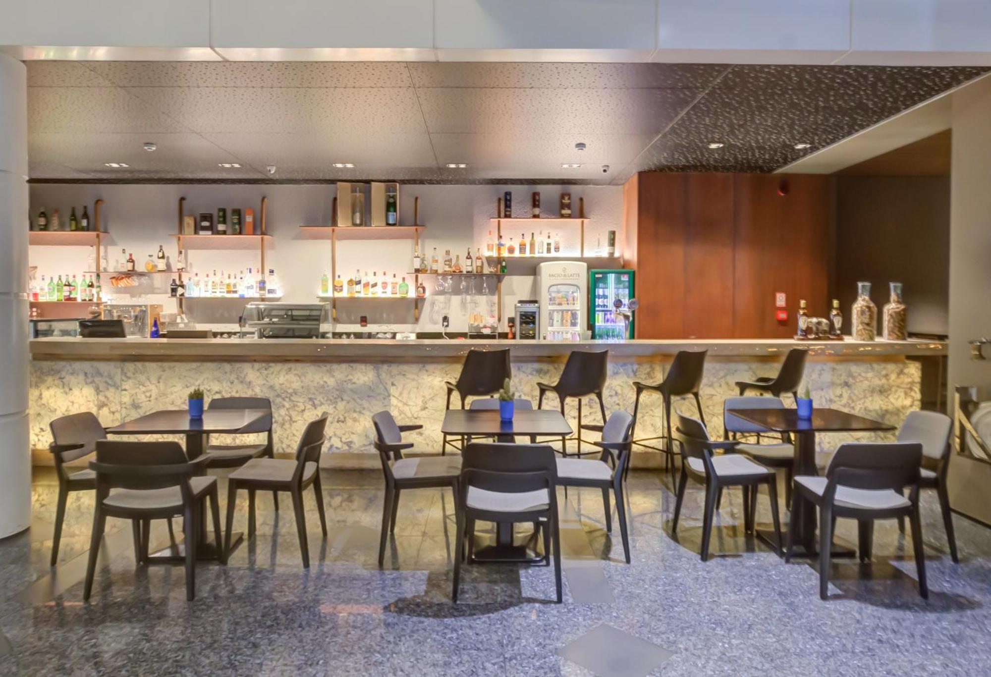 Radisson Sao Paulo Paulista Hotel Bagian luar foto The bar at the lounge