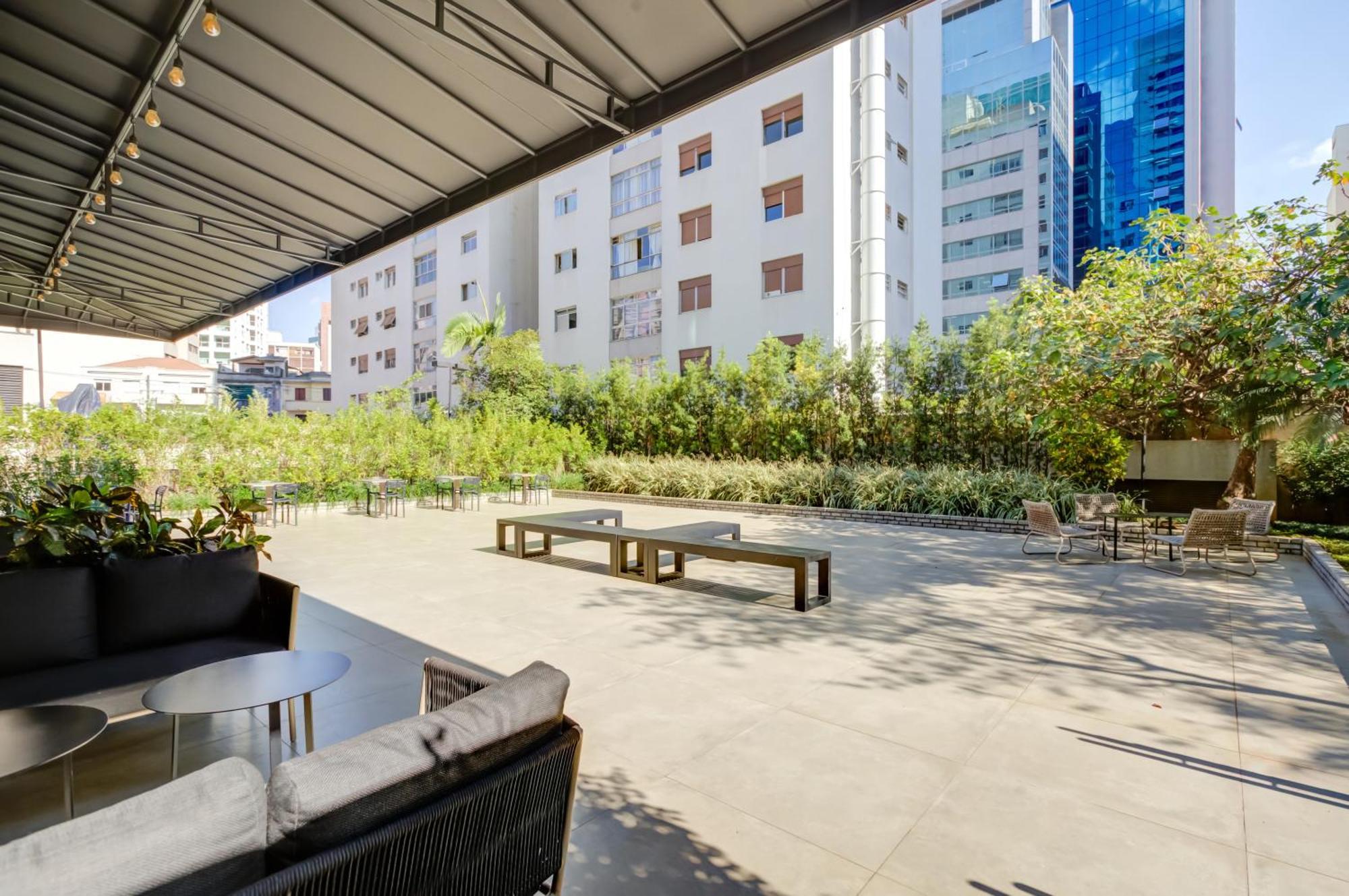 Radisson Sao Paulo Paulista Hotel Bagian luar foto The courtyard at the hotel