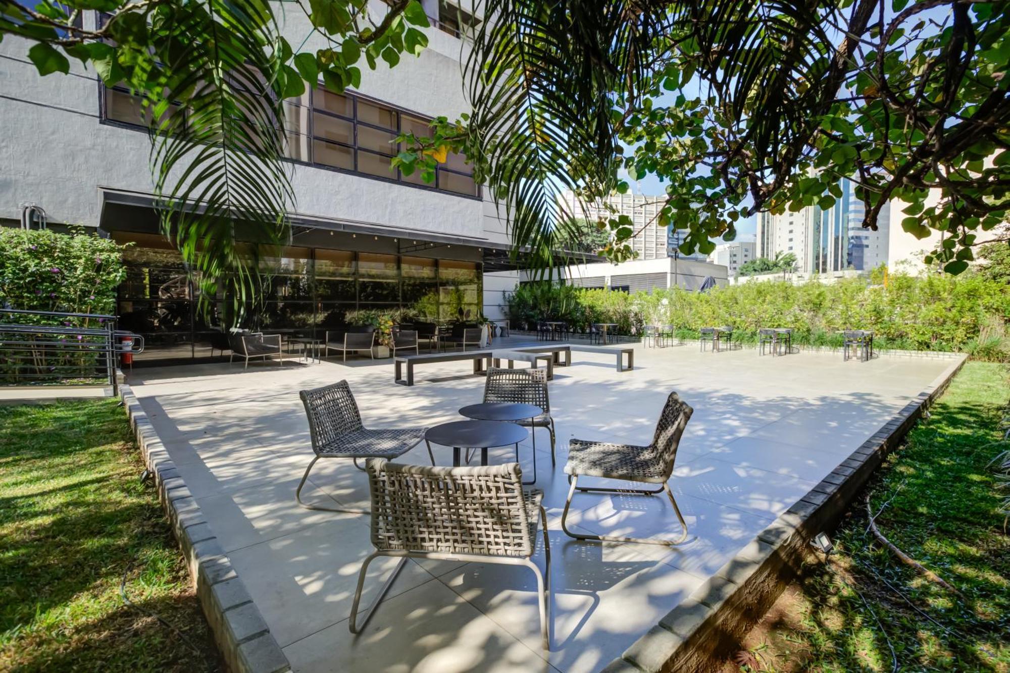 Radisson Sao Paulo Paulista Hotel Bagian luar foto The courtyard of the library